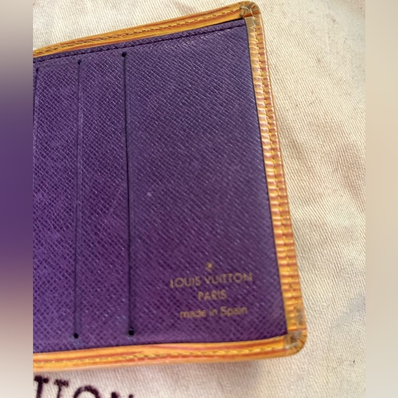 Authentic Louis Vuitton Men’s epi wallet - Picture 4 of 7